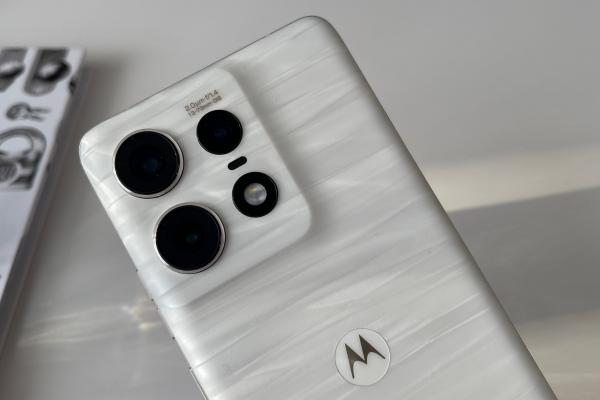 Motorola Edge 50 Pro: Rezultate benchmark peste Galaxy A55, Honor 90 și alte modele mid-range noi, dar sub predecesor