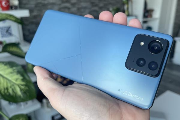 ASUS Zenfone 11 Ultra review detaliat în limba română (Evaluare Mobilissimo)