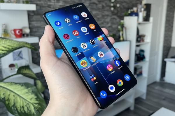 ASUS Zenfone 11 Ultra: Display generos, imersiv, luminos, excelent pentru consum media și jocuri