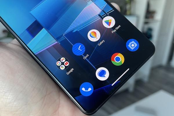 ASUS Zenfone 11 Ultra: OS, UI, aplicații aproape stock, cu extra AI pentru o experiență software mai plăcută