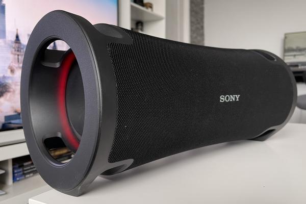 SONY ULT FIELD 7 Review: mega boxa portabilă de luat la grătarul de 1 mai, cu autonomie neașteptat de bună, bas și extra funcționalități