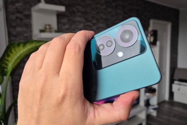 OPPO Reno11 F Unboxing: telefon de vlogging şi Bokeh video, cu o sumedenie de cadouri la pachet (Video)