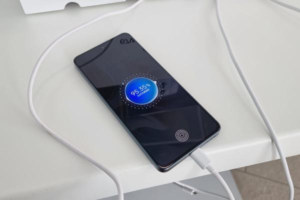OPPO Reno11 F 5G: Baterie de campion la utilizare continuă, printre flagship-urile cu pretenții