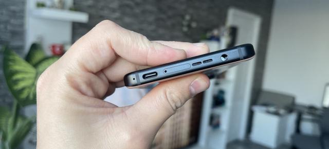 ASUS Zenfone 11 Ultra: Acustică stereo echilibrată, te va mulțumi, deși testele nu impresionează