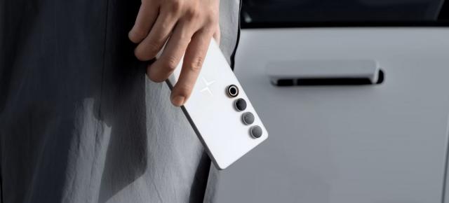 Polestar intră în arena smartphone-urilor; Lansează Polestar Pone, un dispozitiv rebranduit Meizu 21 Pro