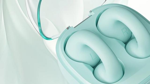 <b>Cauți cele mai accesibile căști wireless cu format open-ear? Lenovo LP13 pot fi ale tale pentru doar 59 lei</b>Producătorii de purtabile încearcă să experimenteze chiar și în cazul căștilor wireless in-ear, iar în ultimii ani am primit modele fascinante precum Sony LinkBuds sau HUAWEI FreeClip, dar mai nou și Lenovo a adus așa ceva pe piață