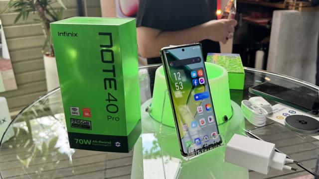 <b>Brandul Infinix a intrat în România cu 5 telefoane: cel mai ieftin costă 449 lei, cel mai scump 1500 lei, are încărcător wireless, cameră de 108 MP (Video)</b>Pe 24 aprilie a fost o zi specială: a intrat în România brandul Infinix Mobility, deci avem încă un jucător pe piaţa de producători smartphone din România. Cine este Infinix? Păi în primul rând este o ramură a celor de la Transsion