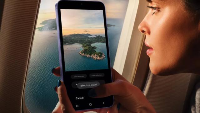 <b>Samsung va aduce AI-ul şi în video odată cu One UI 6.1.1; Ce ştim despre actualizare?</b>Samsung a anunţat câteva noutăţi pregătite în zona Galaxy AI pentru viitorul apropiat şi pentru One UI 6.1.1. Se pare că va aduce "video AI" şi între timp aflăm şi că a lucrat cu Google la funcţii noi

