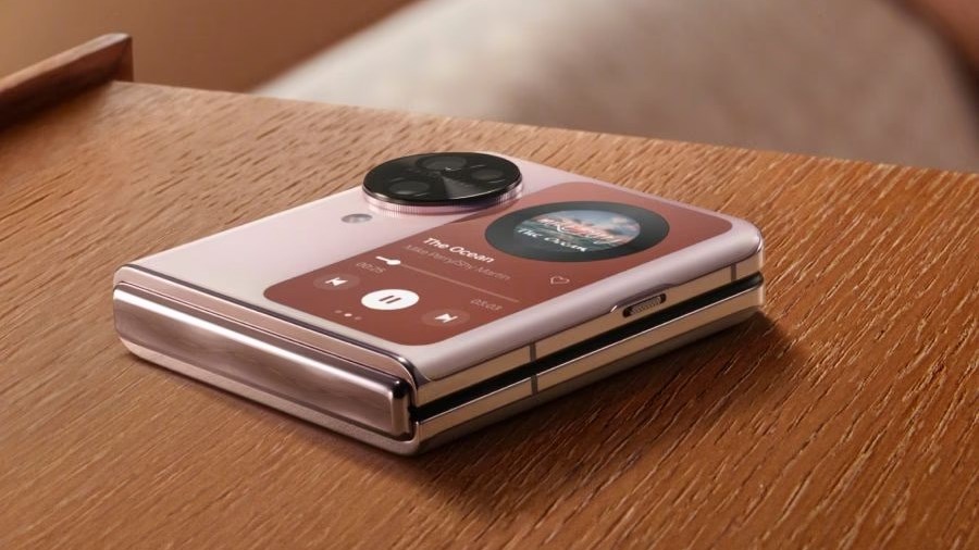 OnePlus are în pregătire un pliabil flip ce aduce cameră telephoto la bord
