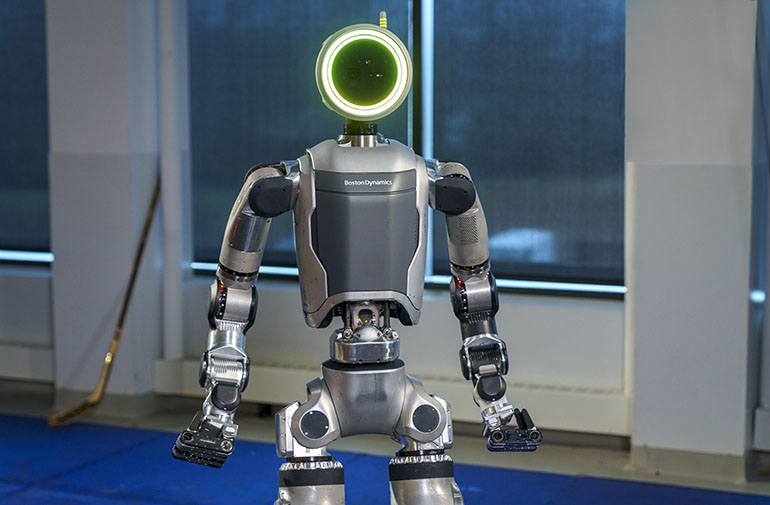 Boston Dynamics schimbă paradigma în robotica industrială: adio Atlas hidraulic, bun venit modelul electric, destinat pieței!