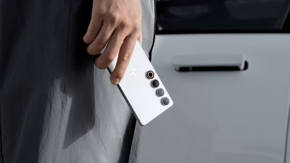 Polestar intră în arena smartphone-urilor; Lansează Polestar Pone, un dispozitiv rebranduit Meizu 21 Pro