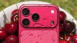 iPhone 18 Pro Max apare în fotografii realist; Noua variantă Dark Cherry atrage toate privirile