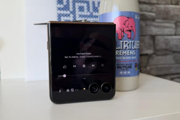 Motorola RAZR 70 Ultra: Experiență audio plăcută, detaliată și clară, difuzoare stereo potrivite pentru format