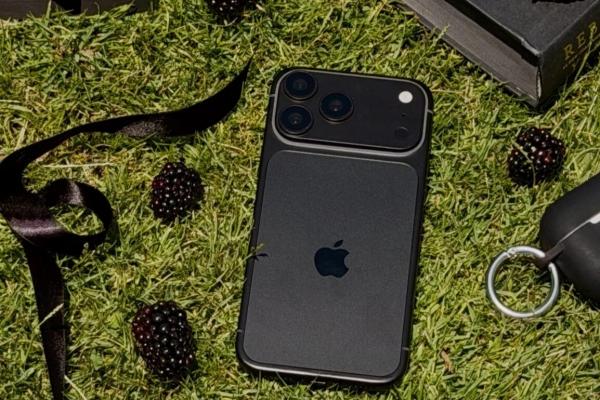 iPhone 18 Pro / Pro Max - Light Blue și Dark Gray