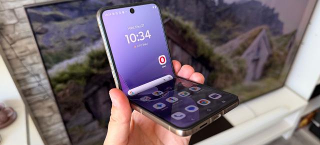 Motorola RAZR 70 Ultra: Hardware ușor actualizat, baterie mai mare, Snapdragon 8 Elite mai cu pretenții