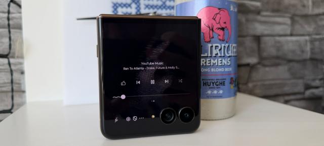 Motorola RAZR 70 Ultra: Experiență audio plăcută, detaliată și clară, difuzoare stereo potrivite pentru format