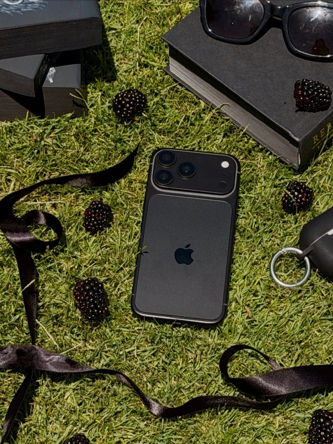 iPhone 18 Pro / Pro Max - Light Blue și Dark Gray (galerie)