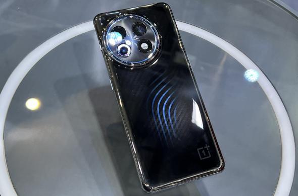 OnePlus 11 Concept - Fotografii hands-on MWC 2023: OnePlus-11-Concept_007.jpg