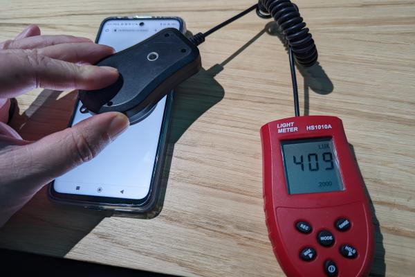 Luminozitate display POCO X4 GT și ecranul văzut la microscop