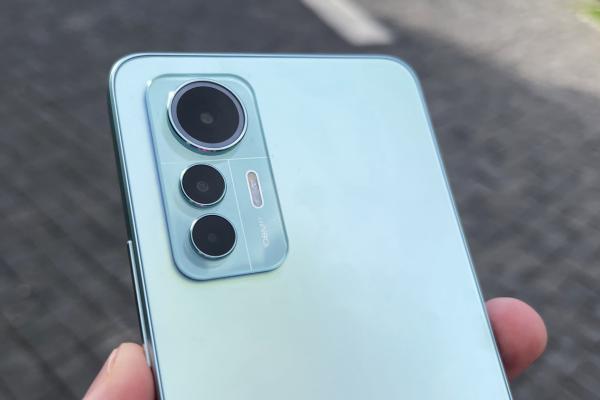 Xiaomi 12 Lite: Camera face un salt binevenit la selfie, culori, nu multe altele