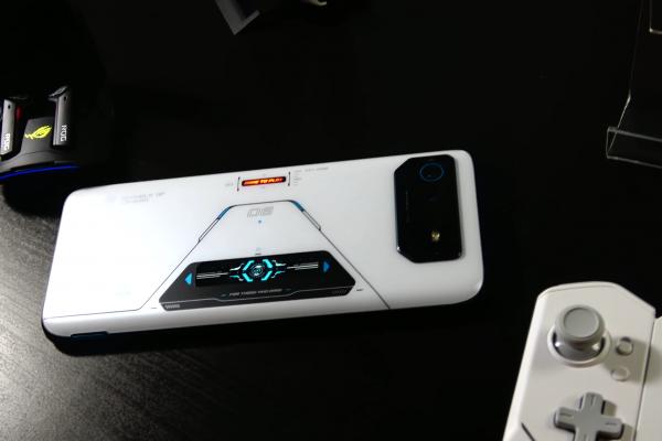Android 13 este disponibil de astăzi și pe smartphone-urile de gaming ASUS ROG Phone 6 și ROG Phone 6 Pro