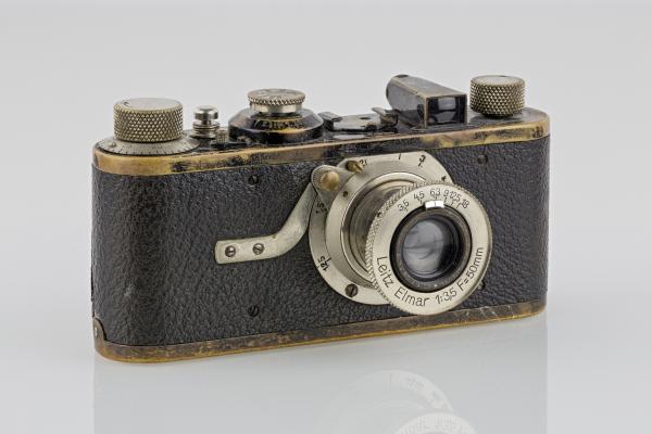 Ştiaţi că: Leica se pronunţă "Lai-ca", vine de la numele lui Ernst Leitz plus particula "ca" din cameră