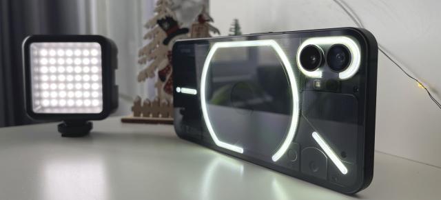 Nothing Phone (1), cel mai popular telefon midrange din 2022, e disponibil acum la o sumă atractivă; Iată de unde îl cumperi pentru 1915 lei