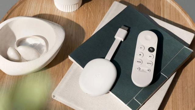 <b>Un nou Chromecast cu Google TV se află în pregătire; Apare în codul sursă al aplicației Home</b>Google lansa în 2020 un Chromecast mai special față de generațiile anterioare. E vorba despre Chromecast with Google TV, un dongle cu sistem de operare propriu, destul de accesibil, care redă imagine 4K. Ulterior a apărut un cărți un alt dongle