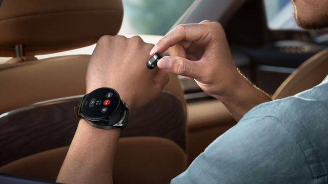<b>HUAWEI Watch Buds este de astăzi disponibil la vânzare în România, ceasul "decapotabil" ce include căști wireless la interior</b>Această zi de 21 februarie marchează sosirea în România a celui mai interesant smartwatch din ultimul timp și anume HUAWEI Watch Buds - primul ceas inteligent care include o pereche de căști la interior. Îmi place să îl numesc un ceas decapotabil 