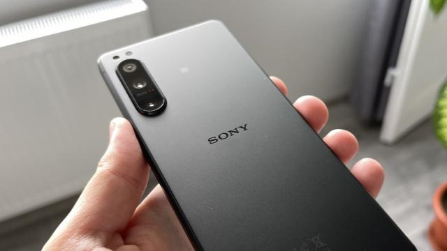 <b>Sony Xperia 5 V apare în baza de date GeekBench cu o cantitate dublă de RAM față de modelul predecesor</b>Deși îl vom vedea lansat abia la toamnă, iată că Sony Xperia 5 V a început a fi din ce în ce mai prezent în leak-uri, astăzi bifând o apariție în baza de date GeekBench. Telefonul apare cu numele de cod Sony XQ-DQ72 și descoperim că rulează 