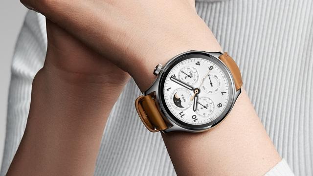 <b>MWC 2023: Xiaomi Watch S1 Pro sosește la nivel global - Smartwatch premium cu display AMOLED, buton Crown, autonomie generoasă</b>În cadrul evenimentului organizat astăzi de Xiaomi nu au debutat doar smartphone-urile din seria Xiaomi 13. Au sosit și dispozitive IoT premium. Smartwatch-ul Xiaomi Watch S1 Pro este un astfel de terminal, un simbol al fuziunii dintre designul ceasurilor