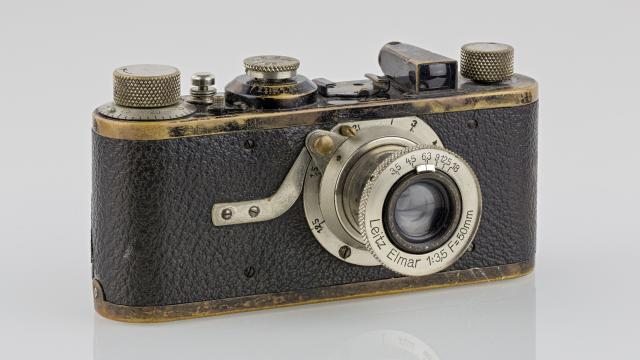 <b>Ştiaţi că: Leica se pronunţă "Lai-ca", vine de la numele lui Ernst Leitz plus particula "ca" din cameră</b>Numele Leica a revenit în centrul atenției odată cu colaborarea încheiată împreună cu cei de la Huawei, parteneriat din cadrul căruia a ieșit la iveală smartphone-ul P9 ce aduce o cameră cu adevărat surprinzătoare. Un lucru nu tocmai știut este acela că 