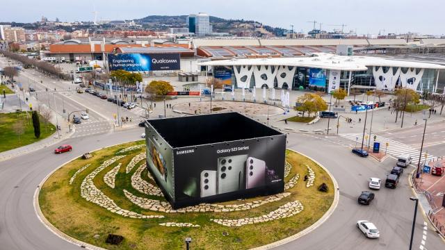 <b>MWC 2023: Tot ce a adus Samsung în Barcelona - S23 cu Nightography, laptopuri Galaxy Book 3, sustenabilitate</b>Azi a început oficial seria de conferinţe MWC 2023 în Barcelona, unde se află colegul Alex Stănescu, care ne aduce hands on-uri de la faţa locului. Printre companiile cu cele mai mari standuri se numără Samsung, care a venit cu cele 