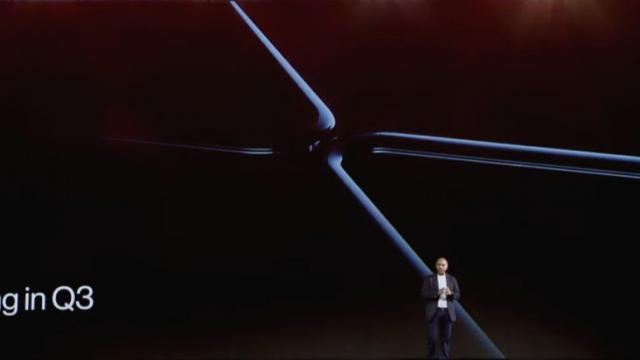 <b>MWC 2023: OnePlus confirmă lansarea primului smartphone pliabil din portofoliu; Când vine dispozitivul?</b>OnePlus a adus la standul său din cadrul Mobile World Congress 2023 câteva produse interesante, de la flagship-ul OnePlus 11, la coolerul extern despre care v-am informat aici și am văzut chiar și un OnePlus 11 Concept cu răcire pe bază 