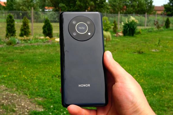 HONOR Magic4 Lite: Design de telefon MARE, cu spate cu look premium, dar magnet de impurităţi