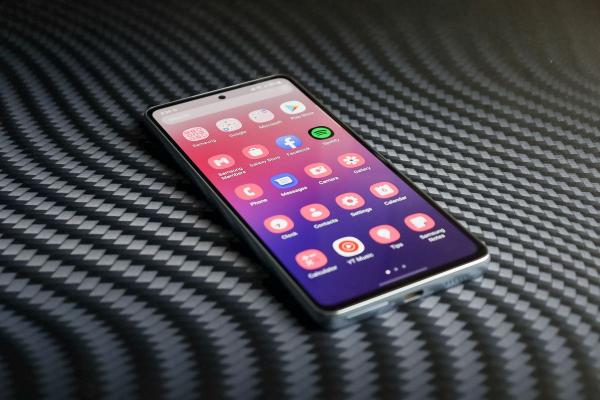 Samsung Galaxy A53 - Display cu diagonală generoasă și rată de refresh ridicată 