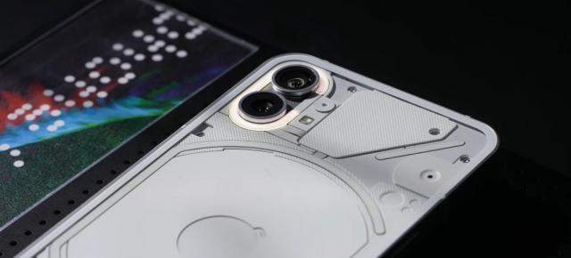 Nothing Phone (1) va avea numeroase LED-uri de notificare în spate, inclusiv în jurul camerei foto (video)