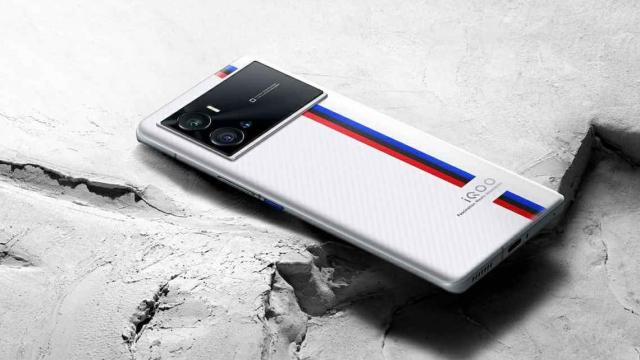 <b>Seria de telefoane vivo iQOO 10 ar debuta luna viitoare; Varianta Pro ar aduce încărcare la 200W, procesor Snapdragon 8+ Gen 1</b>Au trecut 6 luni de la debutul seriei iQOO 9, dar după cum ne-a obișnuit vivo, deja se află în pregătire noul lineup de flagship-uri. Conform zvonacului Digital Chat Station, luna viitoare va debuta seria iQOO 10 care va include două noi flagship-uri 