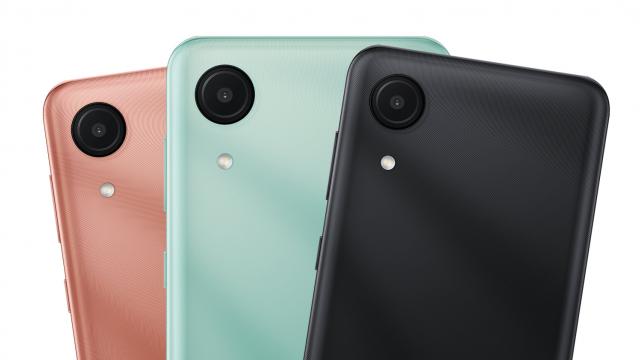 <b>Samsung Galaxy A04 Core se afișează în primele imagini; Telefon de buget cu o singură cameră foto în spate</b>Samsung nu înseamnă doar telefoane de top Galaxy S şi modele midrange Galaxy A, ci uneori şi telefoane de buget cu o terminaţie ce aminteşte de perioada unei sumedenii de serii  ale companiei. Erau Ace, Core, Prime şi câte şi mai câte