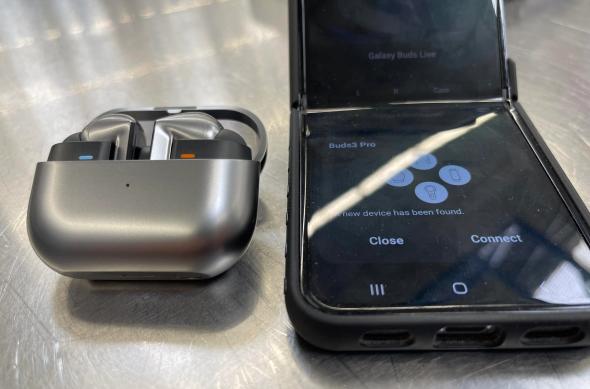 Samsung Galaxy Buds 3 Pro au apărut înainte de lansarea oficială; Imagini și detalii publicate pe Reddit: galaxy-buds3-pro-v0-ysoi70oo7kad1.jpeg