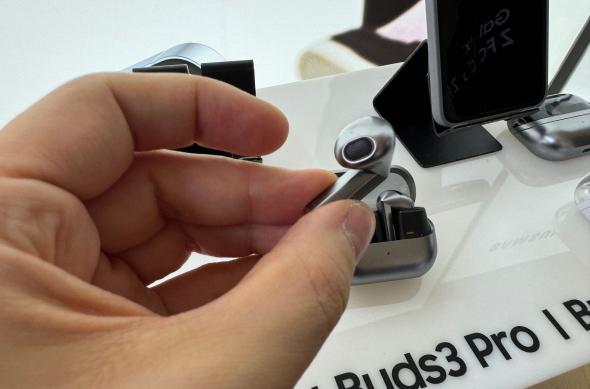 Samsung Galaxy Buds3 - Fotografii hands-on: Samsung-Galaxy-Z-Flip6_006.jpg