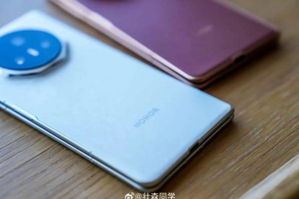 HONOR Magic V3 apare în fotografii hands on; Vedem şi mostre foto