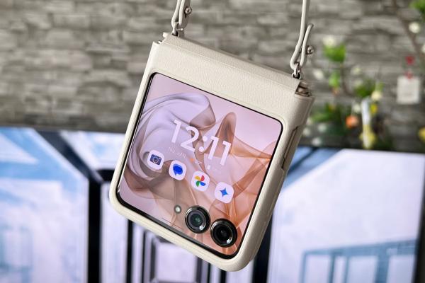 Motorola RAZR 50 Unboxing: ecran extern mai mare, 85% din Ultra e aici, la o sumă mai mică (Video)