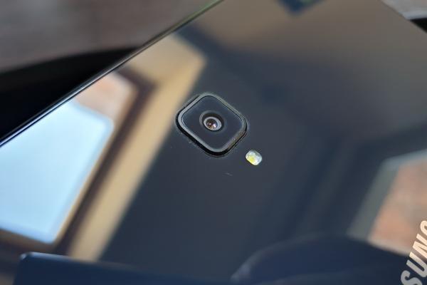 Samsung Galaxy Tab S4: Cameră la nivel de telefon midrange, fără mari pretenţii