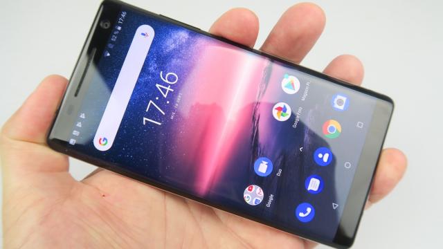 <b>Nokia 8 Sirocco: OS, UI, aplicaţii tipice Android One</b>Mă simt deja blazat când văd un telefon Nokia sau Motorola în ziua de azi. De ce? Pentru că oferă aceeaşi experienţă standard, curata şi stock la care am ajuns să ne aşteptăm în ultimul an sau doi.