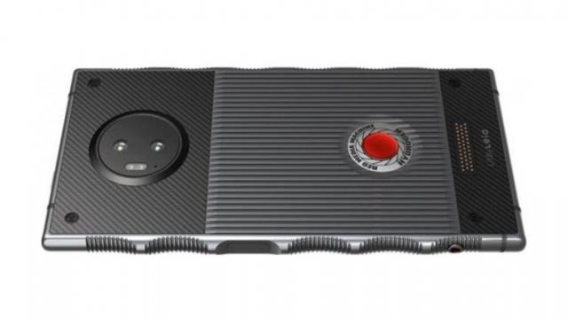 <b>RED Hydrogen One, telefonul cu ecran holografic debutează pe 2 noiembrie la suma de 1295 de dolari</b>Luna noiembrie va marca și lansarea comercială a lui RED Hydrogen One, telefonul cu ecran holografic al cărui hype a apus de multă vreme. Acest telefon era anunțat oficial cu mai bine de un an în urmă și după numeroase amânări 