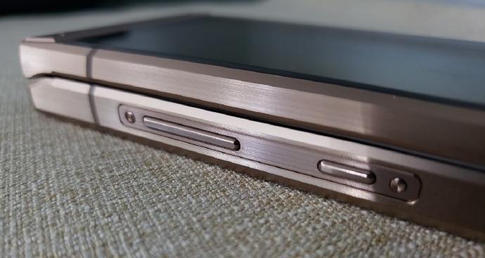 Samsung W2019 - Fotografii leak: Leak-Samsung-W2019_001.jpg