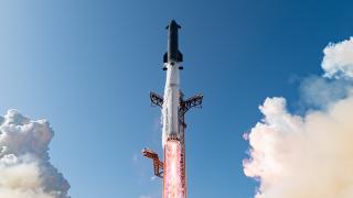 SpaceX încheie cu succes al 13-lea test Starship! Nava a lansat 20 de sateliți și a reușit să amerizeze controlat (Video)