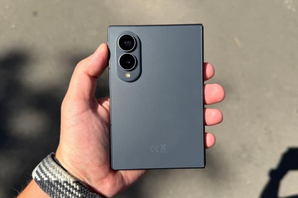 Samsung Galaxy Z Fold8: Design reper pentru viitorul telefoanelor pliabile, comod și ușor