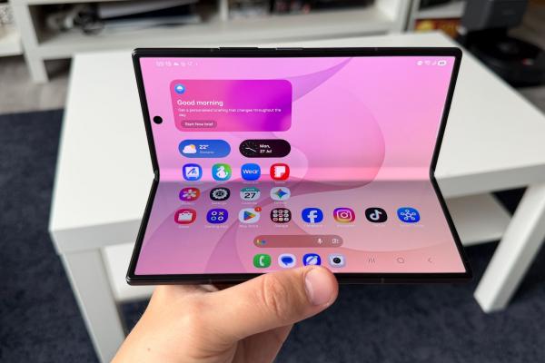 Samsung Galaxy Z Fold8 Ultra: Display ca la Fold7, cu o cută mai bine ascunsă